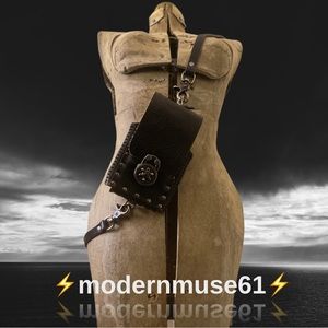 ⚡️MODERNMUSE61⚡️ Black Cowhide Cell Phone Crossbody Case